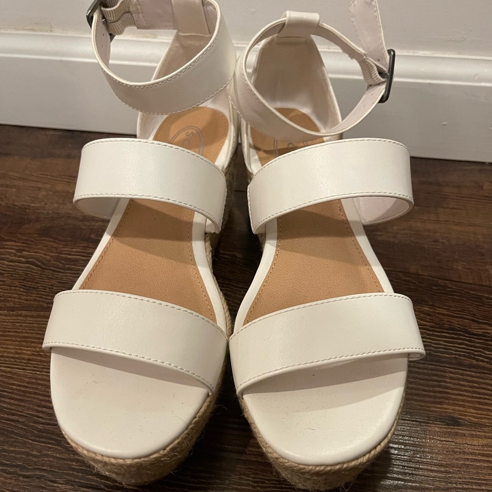 Scoop white espadrille style sandal wedges sz 7